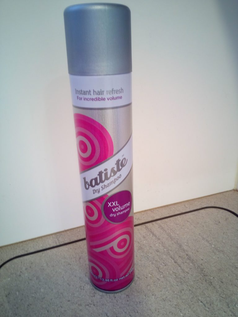 Dry shampoo for camping and water saving