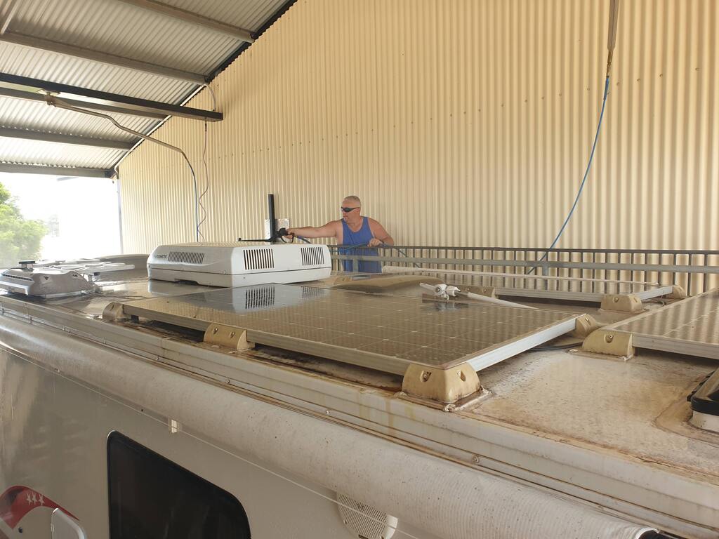 Kingaroy car and dog wash. caravan roof cleaning with ladder to get up.