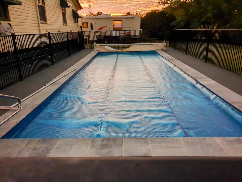 swimming pool with cover and caravan 3 month farm sit around Australia Aussie house sitters