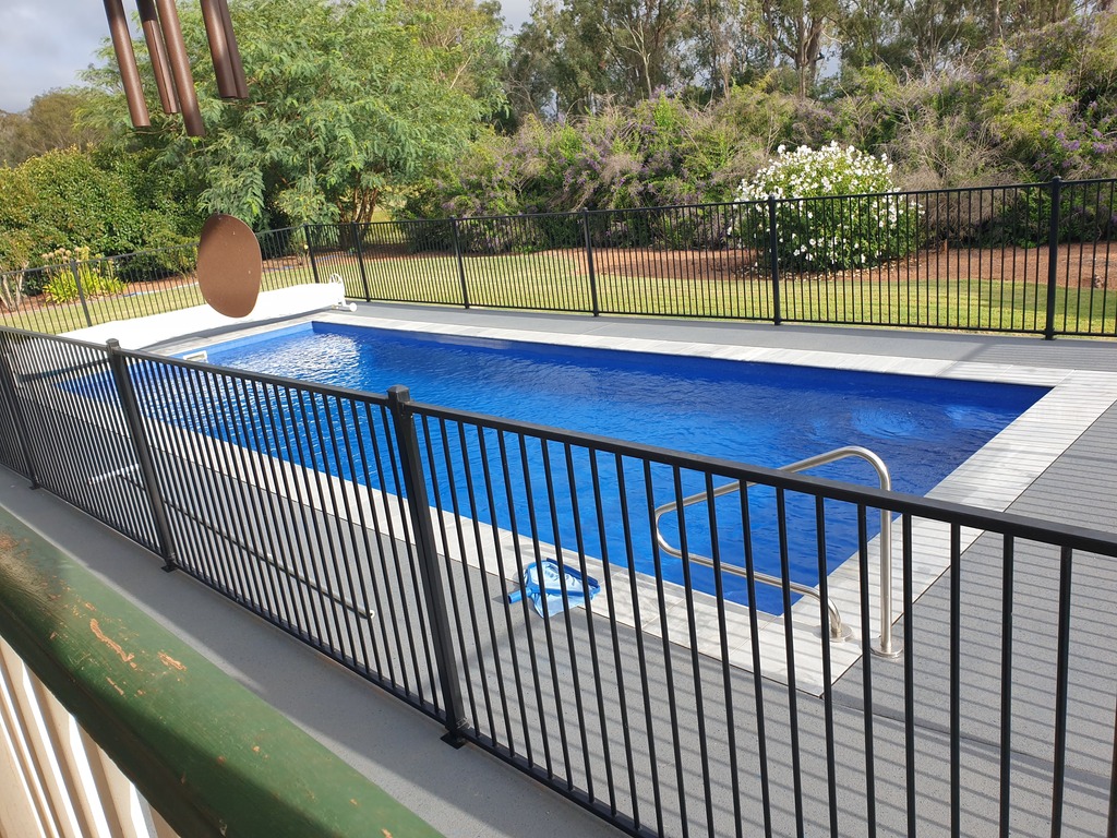 swimming pool 3 month farm sit around Australia Aussie house sitters
