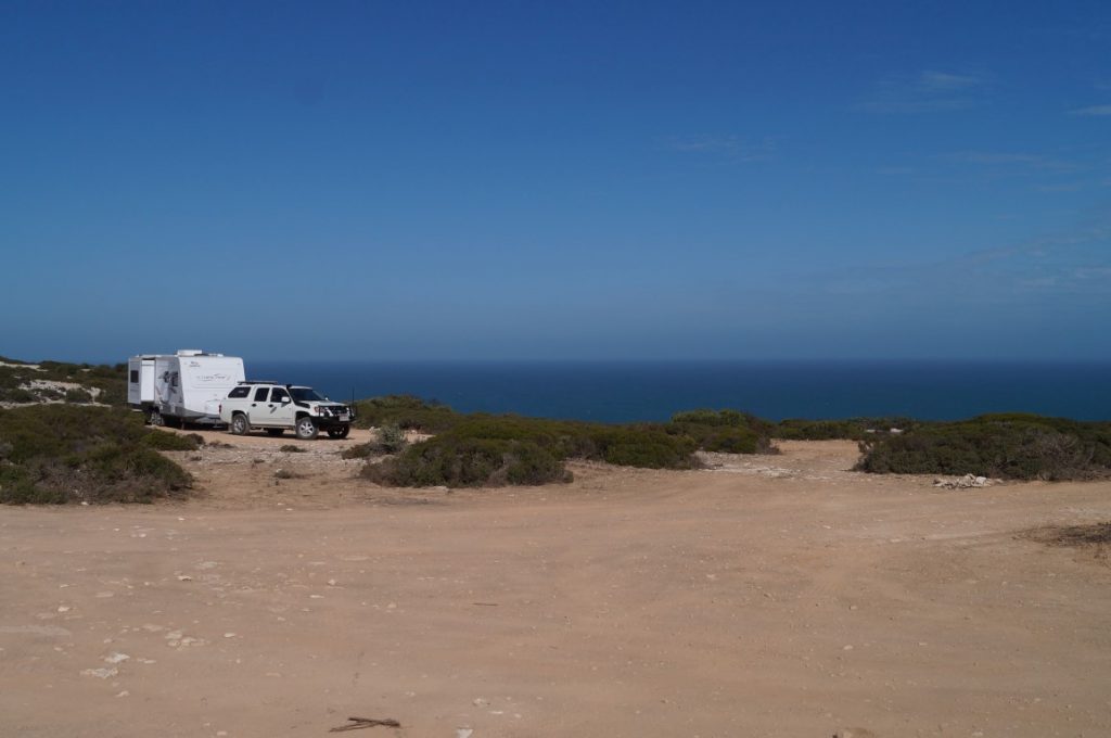 Lookout Number Nullarbor, camping over the australian bight in our caravan