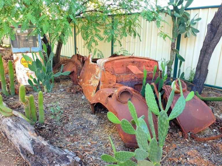 Dirranbandi Retreat and Caravan Park QLD old rust car