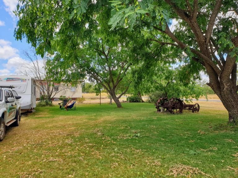 Quinalow Pub Qld camping