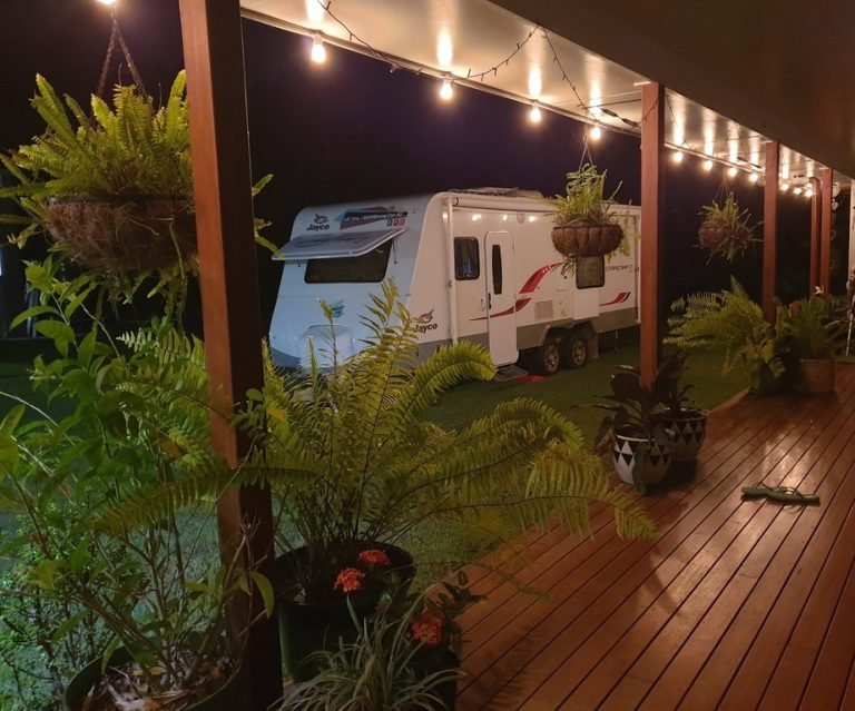 house sit around Australia farm sit with a caravan Aussie House Sitters full time caravanning