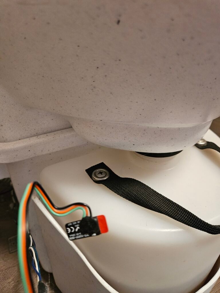 DIY composting toilet pee sensor